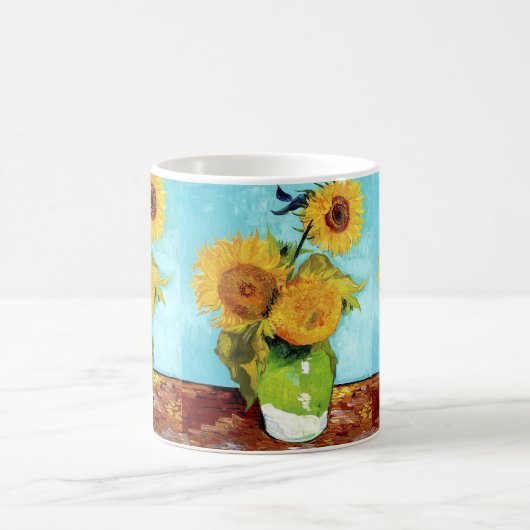 Vase mit drei Sonnenblumen (1888) Vincent Van Gogh Kaffeetasse (Mittel)