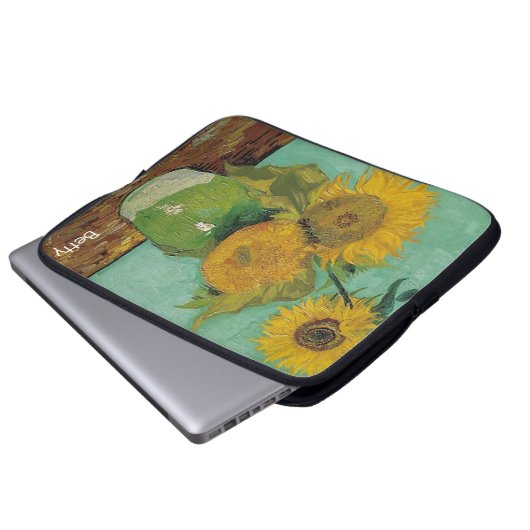 Vase mit drei Sonnenblumen, Vincent van Gogh Laptopschutzhülle (Vorne Knopf)