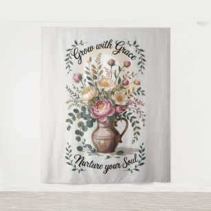 Vase mit Florals wachsen mit Grace Zitat Wandteppich