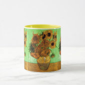 Vase mit zwölf Sonnenblumen von Vincent van Gogh Tasse (Zentrum)