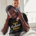Vater 1. T - Shirt des Vaters<br><div class="desc">Also, geben Sie Ihrem Ehemann ein Geschenk, das er nie vergessen wird - ein cooler Papa-T - Shirt mit seinem Namen, dem Sprichwort "1. Vatertag" und dem Jahr. Es ist ein Geschenk, das ihm zeigen wird, wie viel Sie Liebe und schätzen ihn. Das Beste an einem personalisierten T - Shirt...</div>