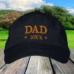 VATER 20XX bestickte Baseballkappe gold / blau<br><div class="desc">bestickte Hats: Klassische,  goldfarbene/schwarze Modebaseballkappe mit Text "VATER" und individuelles Jahr 20XX für frische Väter,  Väter,  Großvater Geburtstag / Familienhats</div>