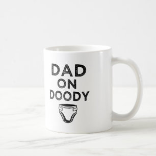 Vater auf diaper doody lustigen Papa, um die Tasse