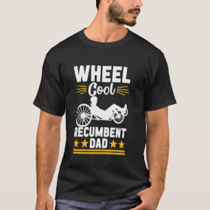 Vater auf einem Liegedreirad fährt Liegerad T-Shirt