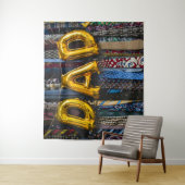 Vater-Balloons in Gold mit farbenfrohen Neckstrass Wandteppich (Beispiel)