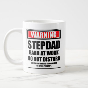 Vater bei einem Warnschritt bei der Arbeit stört n Jumbo-Tasse