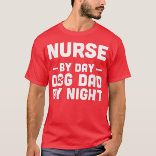 Vater bei Hunden bei Nacht T-Shirt