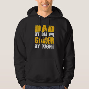 Vater bei Tag Gamer bei Nacht 1 Hoodie
