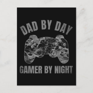 VATER BEI TAG GAMER BEI NACHT POSTKARTE