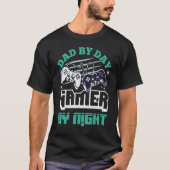 Vater by Day Gamer by Night Vateru2019s Day Daddy T-Shirt (Vorderseite)