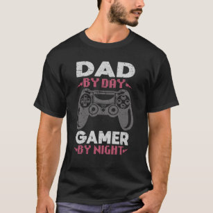 Vater by Day Gamer by Night Video Gamer gibt Gamin T-Shirt