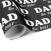 Vater Custom Est Datum moderne Typografie schwarz Geschenkpapier (Rolleneckpunkt)