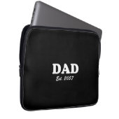 Vater Custom Est Datum moderne Typografie schwarz Laptopschutzhülle (Vorne Rechts)