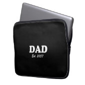 Vater Custom Est Datum moderne Typografie schwarz Laptopschutzhülle (Vorderseite Links)