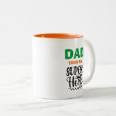 Vater dein Superheld Zweifarbige Tasse (VorderseiteRechts)
