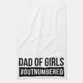 Vater der Mädchen #Outnummered Geschirrtuch (Vertikal)