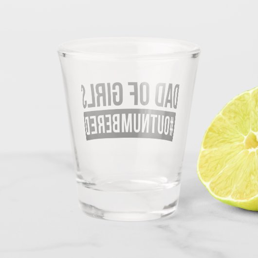 Vater der Mädchen #Outnummered Schnapsglas (Rückseite)