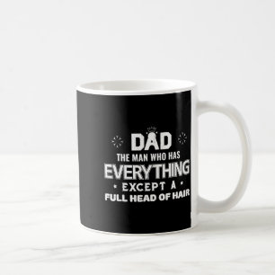 Vater, der Mann, der alles hat außer einer vollen Kaffeetasse