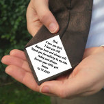 Vater des Brautgeschenks von Bride Krawatte<br><div class="desc">Erinnern Sie sich an Ihren Hochzeitstag an den verliebten Kleinen, den er einst war, indem Sie ihm diese personalisierte Brautvater-Krawatte mit einer personalisierten Botschaft mit Ihrem Namen und Ihrem Hochzeitsdatum geben. Geben Sie den Namen und das Datum ein, das in einem benutzerdefinierten Bereich gedruckt werden soll. Erstaunen Sie ihn auch...</div>
