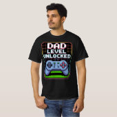VATER-EBENE UNLOCKIERT - Neon-Power-Up-Pixel-T-Shi T-Shirt (Vorne ganz)