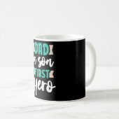 Vater eines Sohnes First Hero Kaffeetasse (VorderseiteRechts)