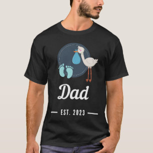 Vater EST 2023 Niedliche Storchlieferung T-Shirt