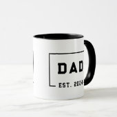 Vater est 2024 Kinderankündigung für Daddy Tasse (VorderseiteRechts)