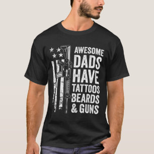Vater haben Tattoos Beards & Verstärker; Gewehre - T-Shirt