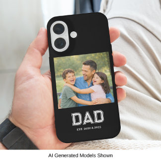 Vater hat modernes Textfoto Schwarz eingerichtet iPhone 16 Hülle