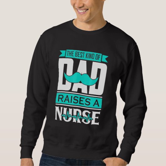 Vater hebt Krankenschwester auf Sweatshirt (Vorderseite)