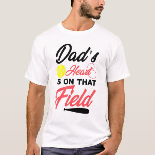 Vater Herz ist auf diesem Feld Softball für Väter T-Shirt