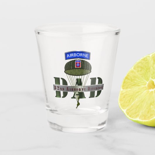 Vater Im Flugzeug 82. Schnapsglas (Vorderseite)