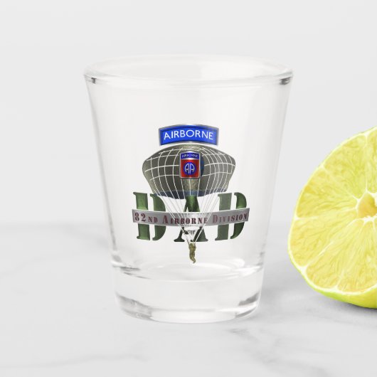 Vater Im Flugzeug 82. Schnapsglas (Vorderseite)