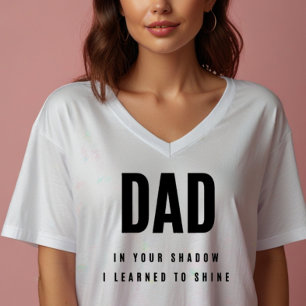 VATER, im Schatten   Damen-V-Ausschnitt T-Shirt
