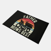 Vater mäht am besten fußmatte (Schrägansicht)