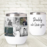 Vater mit Kindern und Vater 6 FotoCollage<br><div class="desc">Vater mit Kindern und Vater 6 Foto Collage Thermal Wine Tumbler. Collage von 6 Fotos, väterlicher Name mit einer süßen Nachricht in einem trendigen schwarzen Skript und Namen von Kindern, die die Fotos überlagern. Fügen Sie Ihre 6 Lieblings-Fotos hinzu. Der süße Sake und ein Geschenk zum Geburtstag, Vatertag oder Weihnachten...</div>