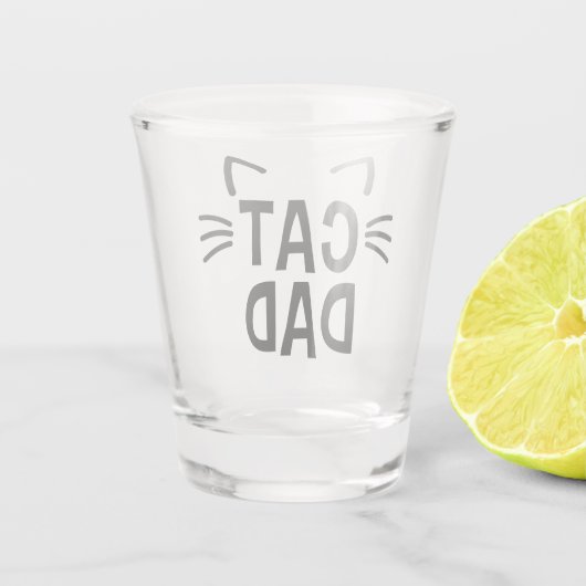 Vater mit Ohren und Whiskys Schnapsglas (Rückseite)