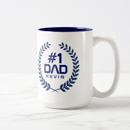 Vater Navy Blue Wreath Individuelle Name Zweifarbige Tasse (Rechts)