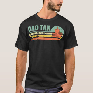 Vater Steuern, um sicherzustellen, dass seine nich T-Shirt