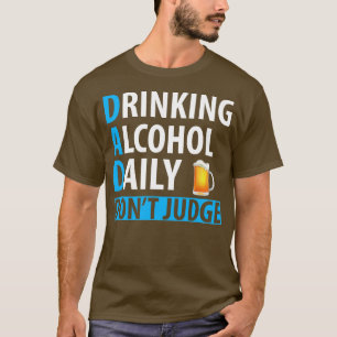 VATER TRINKING ALKOHOL TÄGLICH T-Shirt