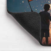 Vater und Sohn, die amerikanische Flaggen halten Mousepad (Ecke)