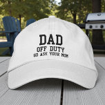 Vater von Duty Simple Modern Typografy Custom Bestickte Baseballkappe<br><div class="desc">Vater Off Duty Simple Modern Typografy Custom Sticktier Baseball Cap bietet den einfachen modernen bestickten Text "Vater,  frei,  gehen frag deine Mutter". Perfekt als Geschenk für Vater zum Vatertag,  Weihnachten,  Geburtstag und vieles mehr. Erstellt von Evco Studio www.zazzle.com/store/evcostudio</div>