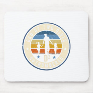 Vater von zwei Mädchen mit der Auszählung D2 Squar Mousepad