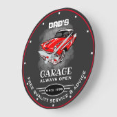 Vaters Garage Jeder Name öffnet immer Red Car Grau Große Wanduhr (Winkel)