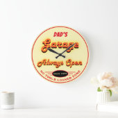 Vaters Garage öffnet immer ohne Werkzeug geliehen  Große Wanduhr (Zuhause)