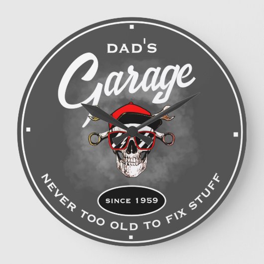 Vaters Garage Old Skull Tools Gray Funny Slogan Große Wanduhr (Vorderseite)