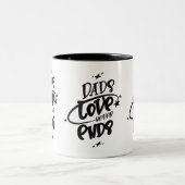 Vaters Liebe endet nie Zweifarbige Tasse (Mittel)