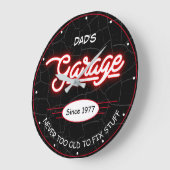 Vaters oder irgendeine Namensgarage roter Neoneffe Große Wanduhr (Winkel)