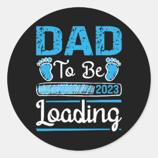 Vaters Tag Papa wird 2023 Baby Boy wird geladen Runder Aufkleber