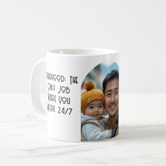 Vaterschaft ist rund um die Uhr und Foto nach Maß Kaffeetasse (Vorderseite Links)